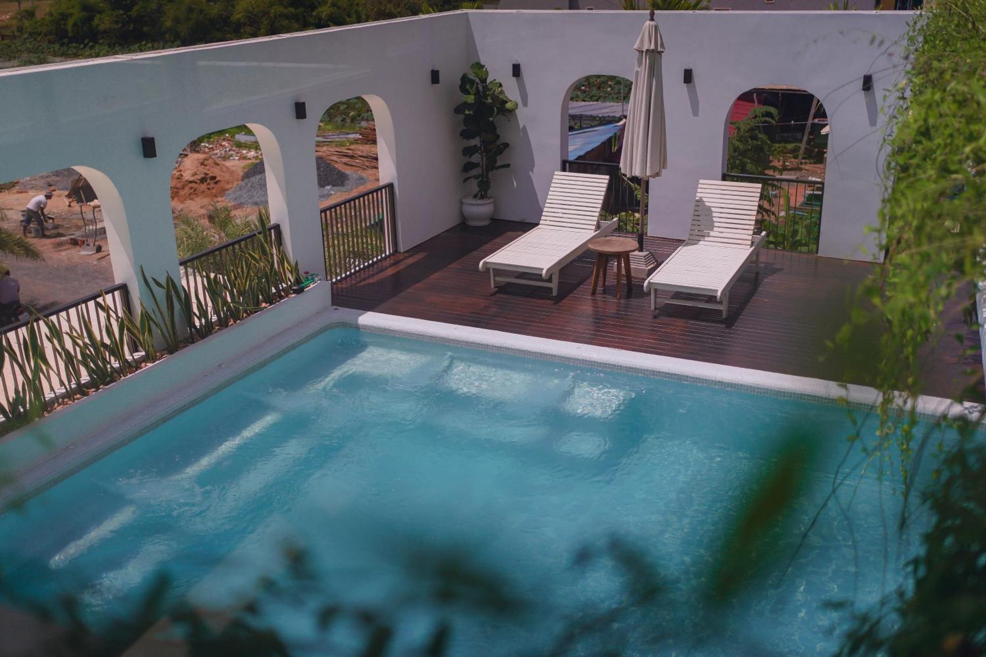 Hotel Montagne Regency Kampot Exterior foto