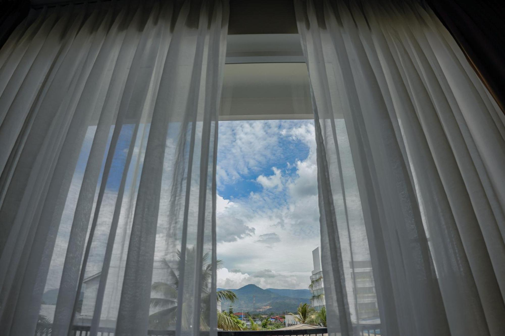 Hotel Montagne Regency Kampot Exterior foto