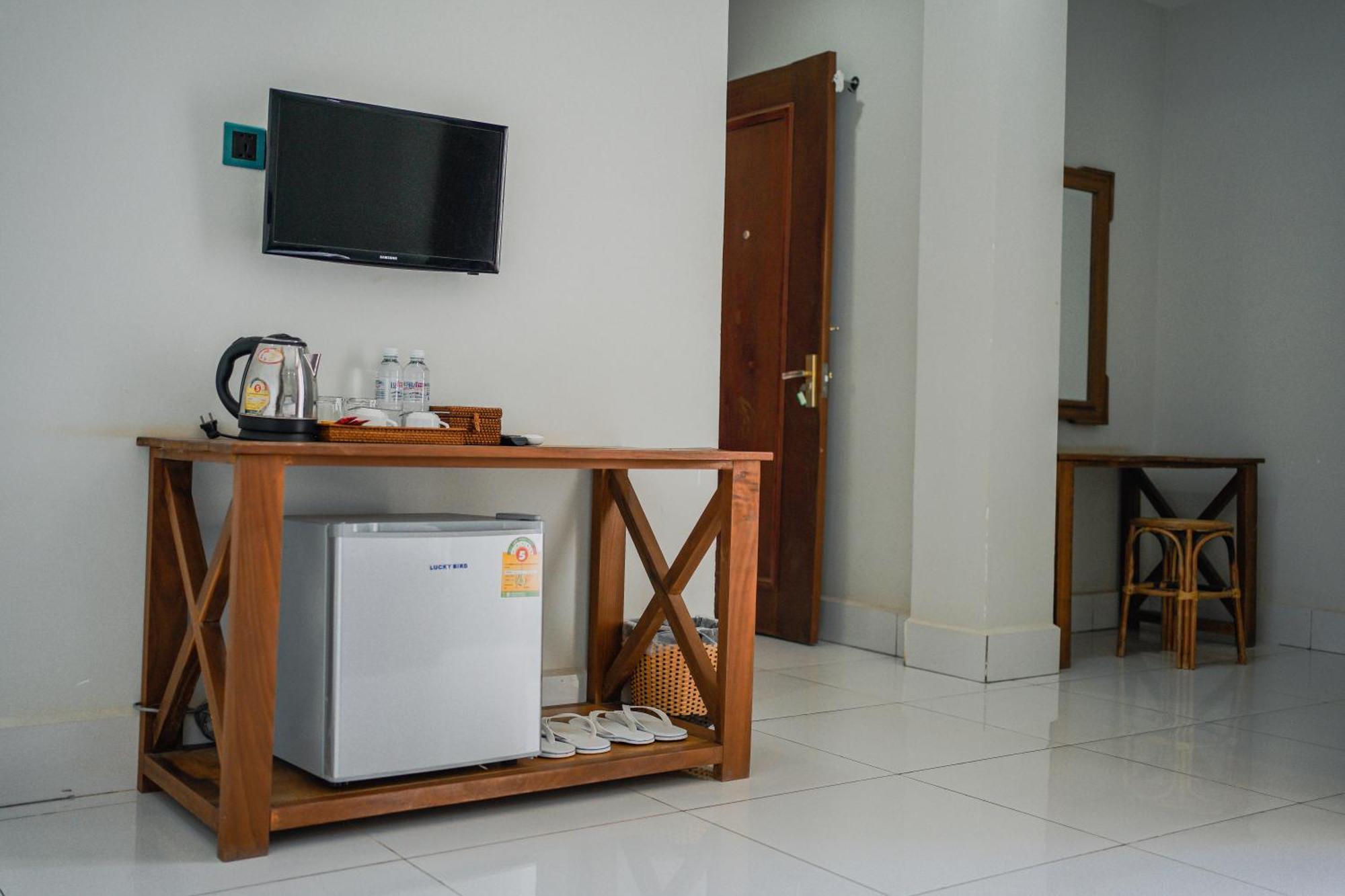 Hotel Montagne Regency Kampot Exterior foto