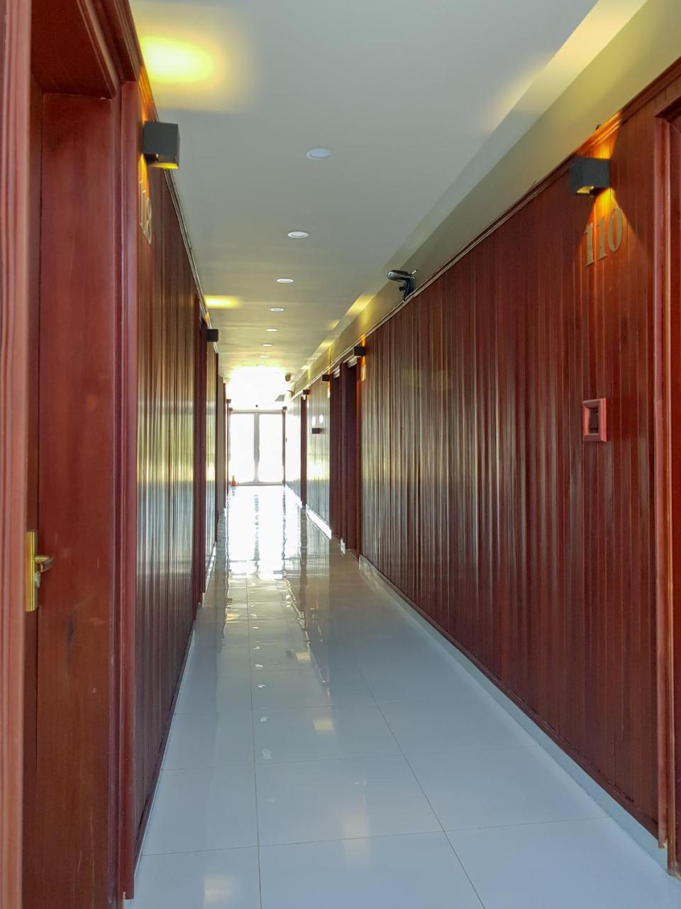 Hotel Montagne Regency Kampot Exterior foto