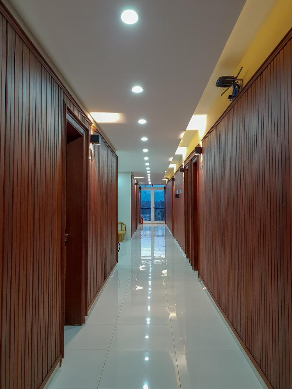 Hotel Montagne Regency Kampot Exterior foto